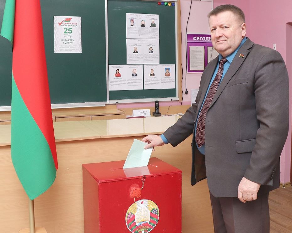 Председатель районного Совета депутатов Александр Хвасько: «Я голосую за мир и лучшее будущее для своих земляков»

