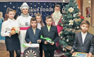 Подарки, теплые зимние вещи, канцелярия. Активисты районной организации БРСМ поздравили с новогодними праздниками воспитанников СПЦ