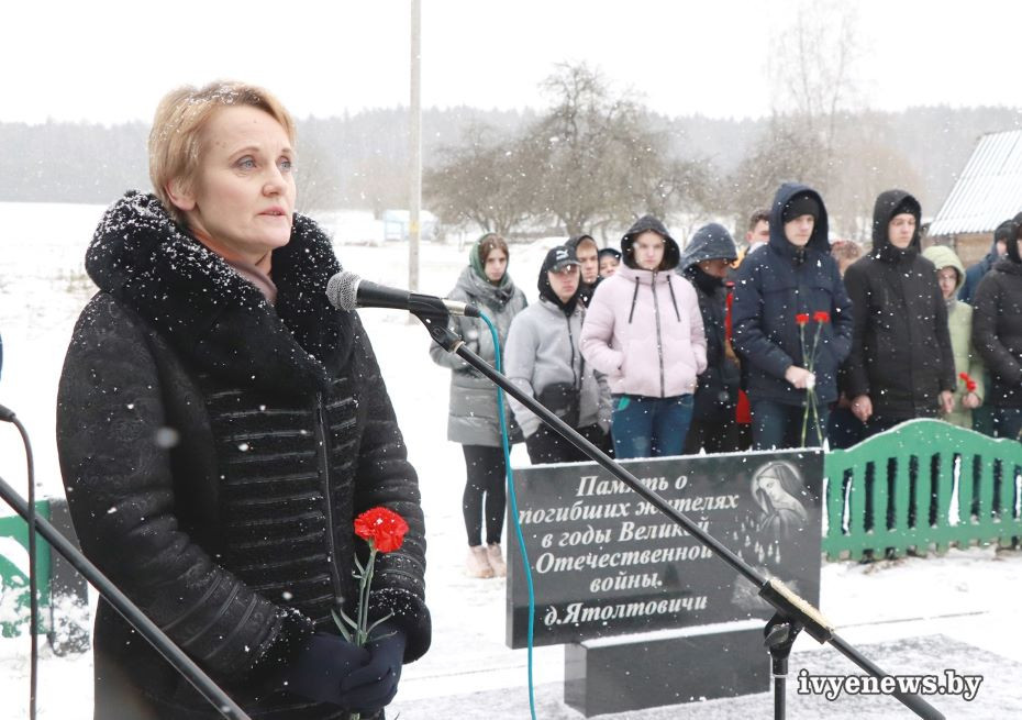 В д. Ятолтовичи почтили память мирных жителей, сожженных в годы Великой Отечественной войны фашистскими карателями