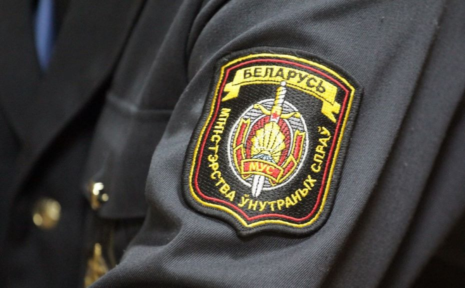 Участковый инспектор милиции Ивьевского РОВД Захар Дмитрий Витальевич рассказал об ответственности за незаконный оборот спиртосодержащей жидкости